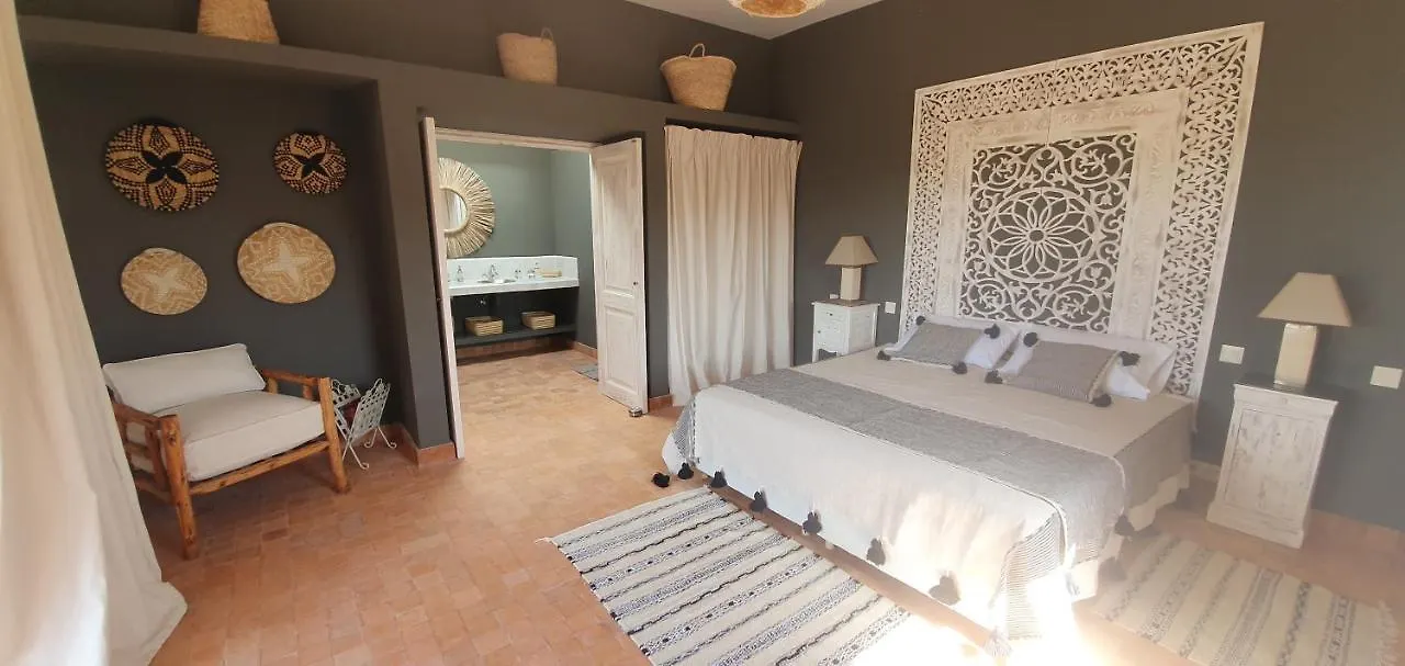 לינה וארוחת בוקר אסאוירה Le Clos De La Roussiere